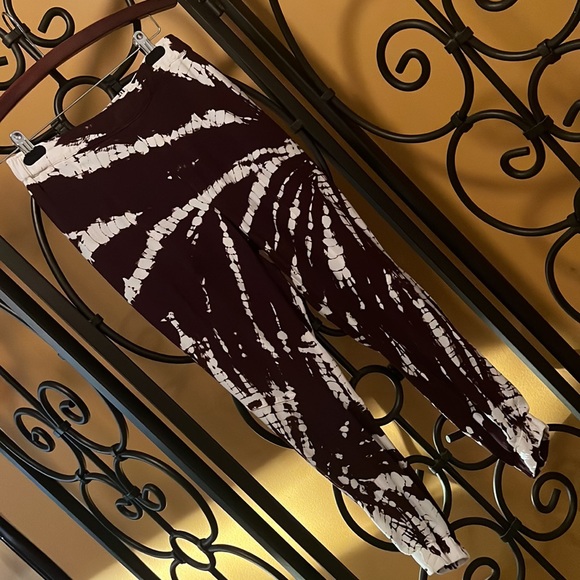 YOUNG FABULOUS & BROKE  Brown and White Tie Dye Set - Picture 9 of 11